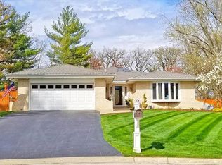 10S211 Argonne Ridge Rd, Willowbrook, IL 60527