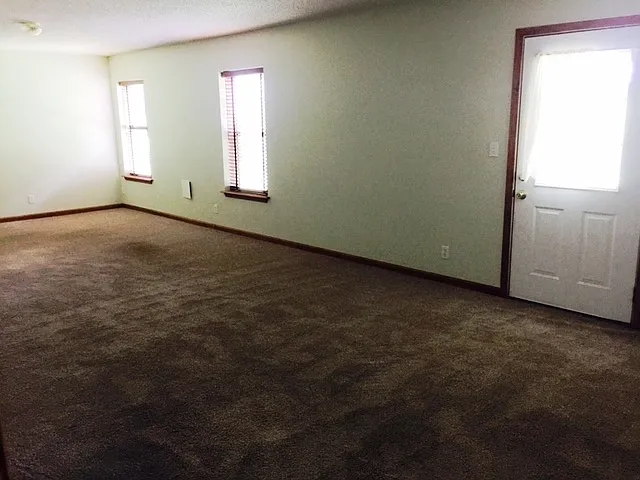 139 Sawmill Ln — Photo 6