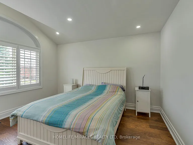 2299 Glazebrook Cir — Photo 13