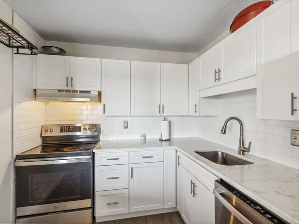 78 10th St E Unit 2410, Saint Paul, MN 55101