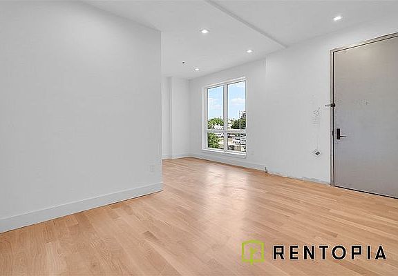 5th image of 426 Manhattan Ave #2B
