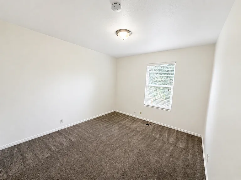 1564 E Hidden Valley Dr — Photo 16