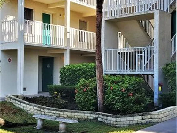 7294 Cloister Dr APT 27, Sarasota, FL 34231