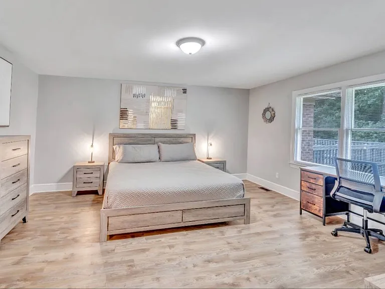 6109 Gainsborough Dr — Photo 13