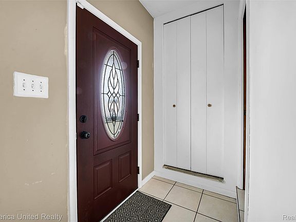 4th image of 3450 Pershing St