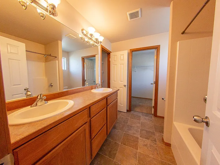 210 W Hailey Ct — Photo 16