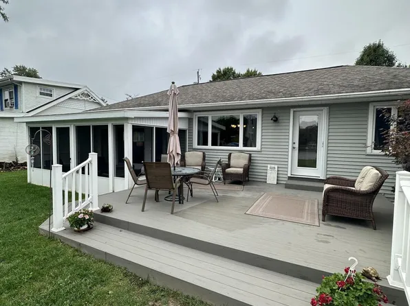 1399 Hickory Rd, Hillsdale, MI 49242