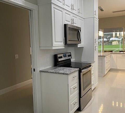 3rd image of 2246 SW Mayflower Dr