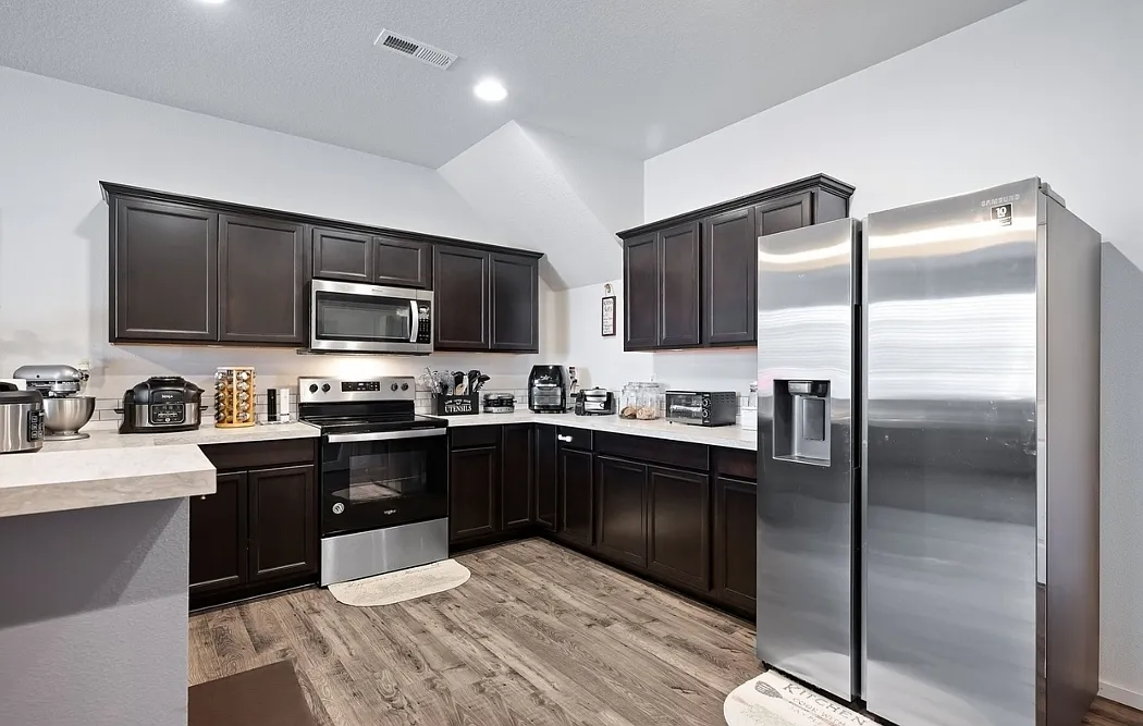3 bed, 1456 sqft, $2,650 — Photo 3