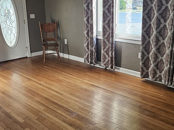 3rd image of 28 Elm St