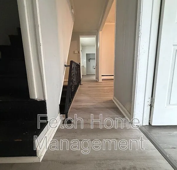 1027 E Market St #2 — Photo 10
