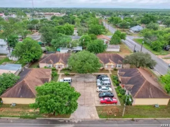 622 S Oak St, Pearsall, TX 78061
