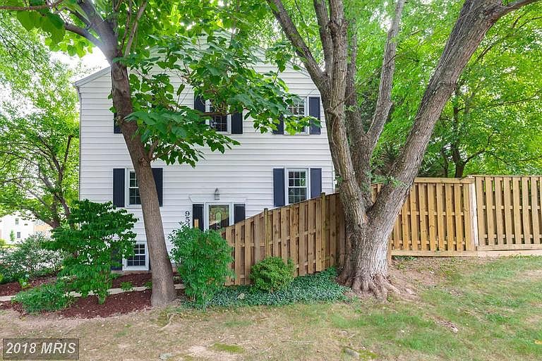 End Unit home ~ so many windows for lots of light!