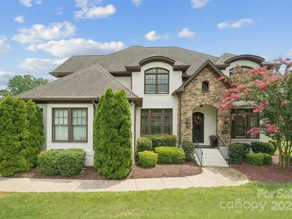 2145 Foxcroft Woods Ln, Charlotte, NC 28211