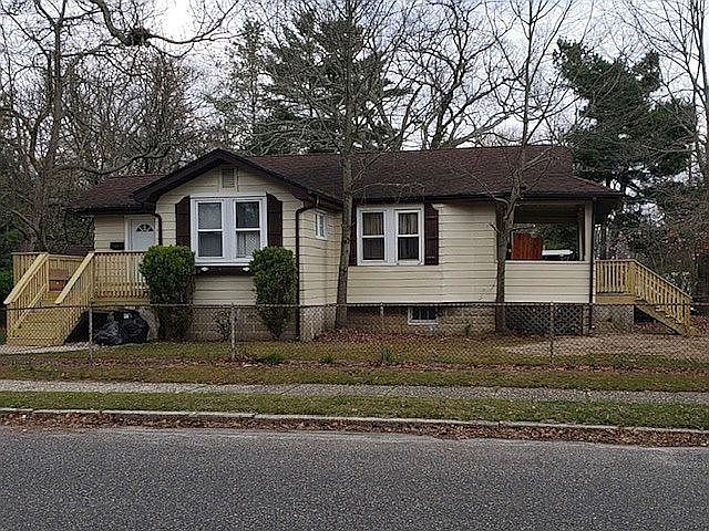 2nd image of 725 1st St