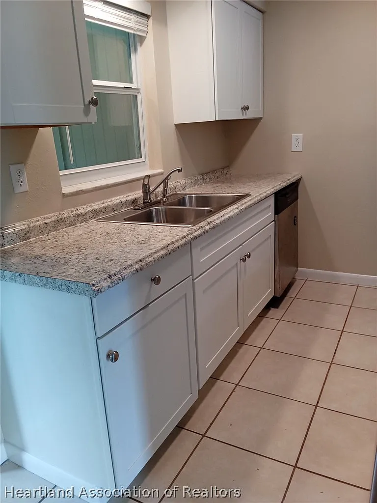 2 bed, 2.0 bath, 900 sqft, $1,275 — Photo 4