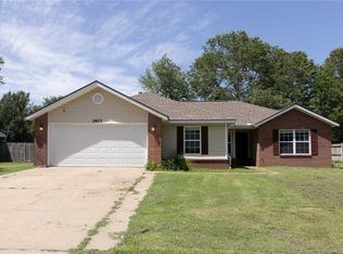 1407 Abraham Dr, Siloam Springs, AR 72761