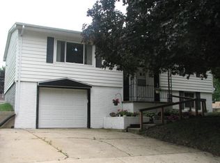 308 10th Ave NE, Independence, IA 50644