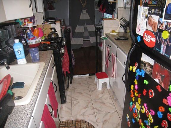 3rd image of 2534 Crescent St APT 2N