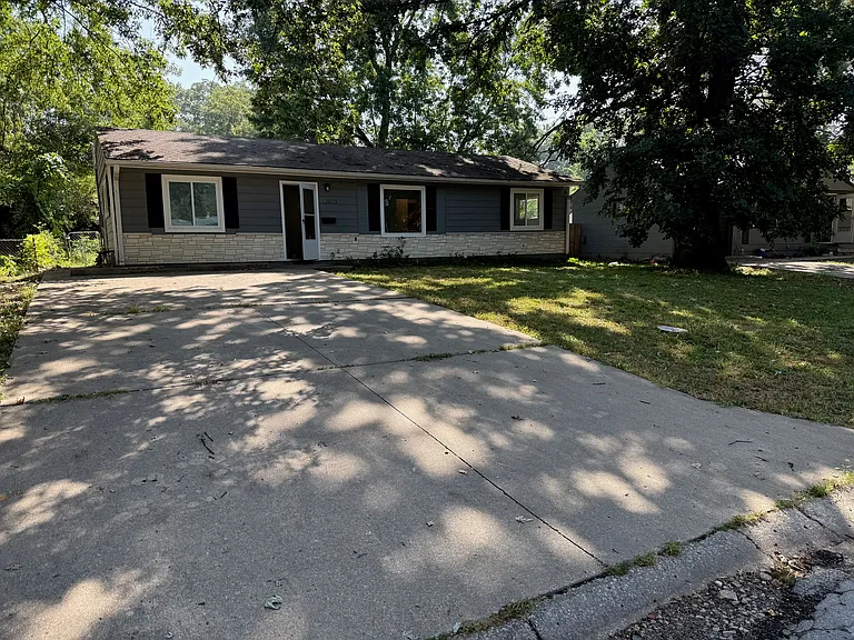 10715 Ewing Dr — Photo 1