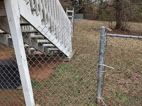 4th image of 695 Dayco Dr