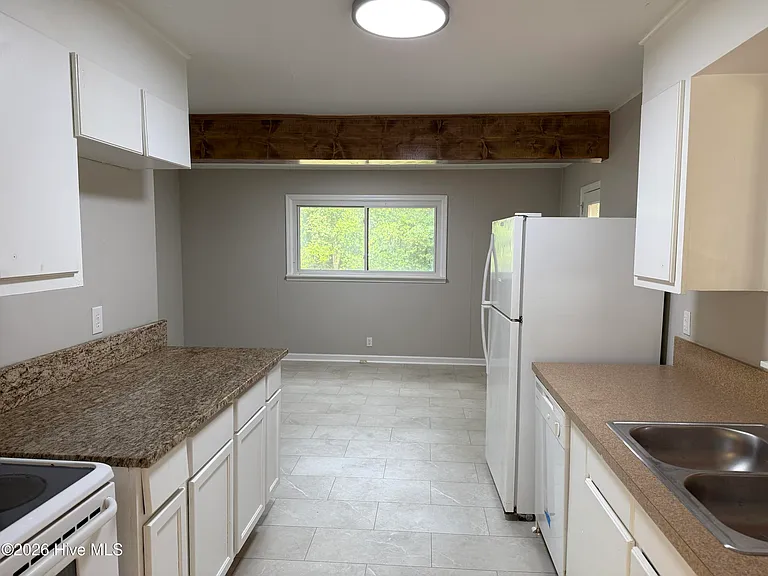 226 Sherwood Dr — Photo 6