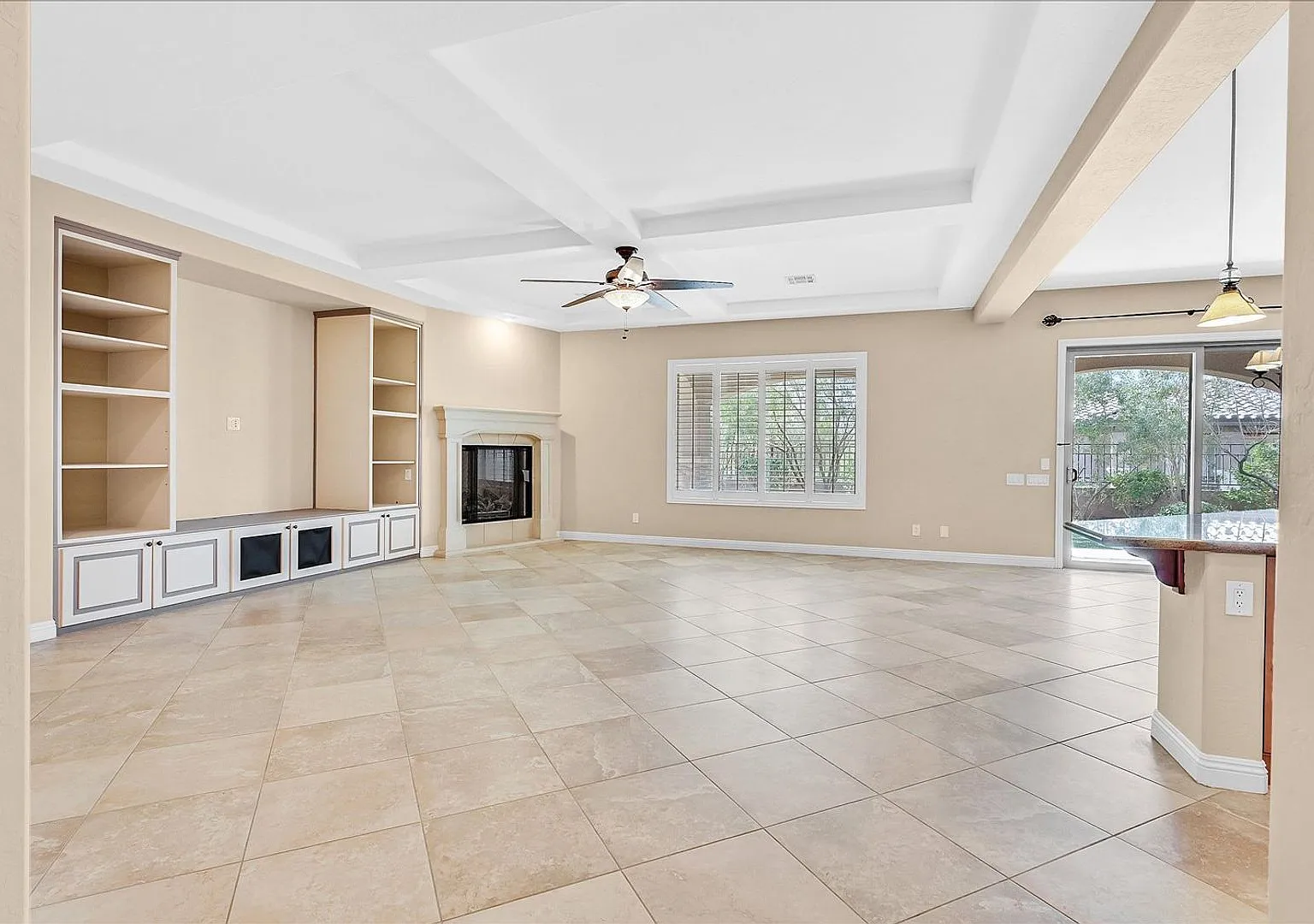 Stunning 1-story home in the prestigious Club at Madeira Canyon guard gated community! — Photo 4