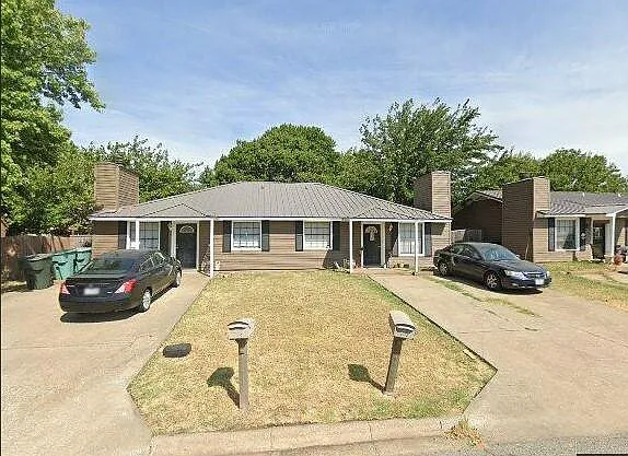 3112 Versaille Dr — Photo 1