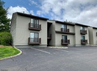 407 Spruce Hills Dr #407, Glen Gardner, NJ 08826