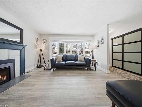 5th image of 19 Hiram Rd