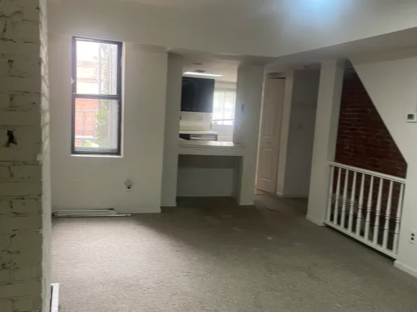 717 W 10th St APT 2, Wilmington, DE 19801