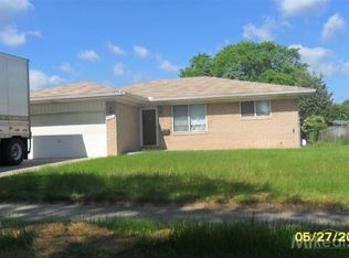37031 Tamarack Dr, Sterling Heights, MI 48310