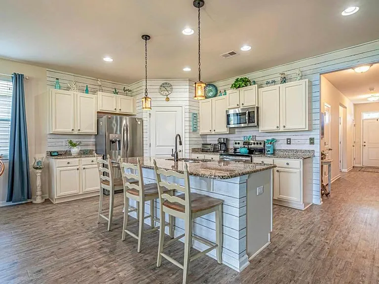 567 Hay Hill Ln — Photo 4