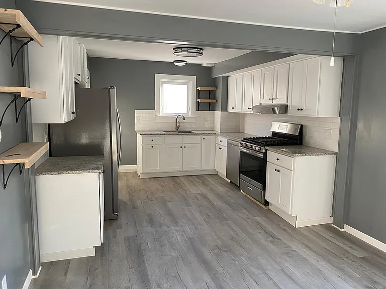 18 Cameron Ave — Photo 3