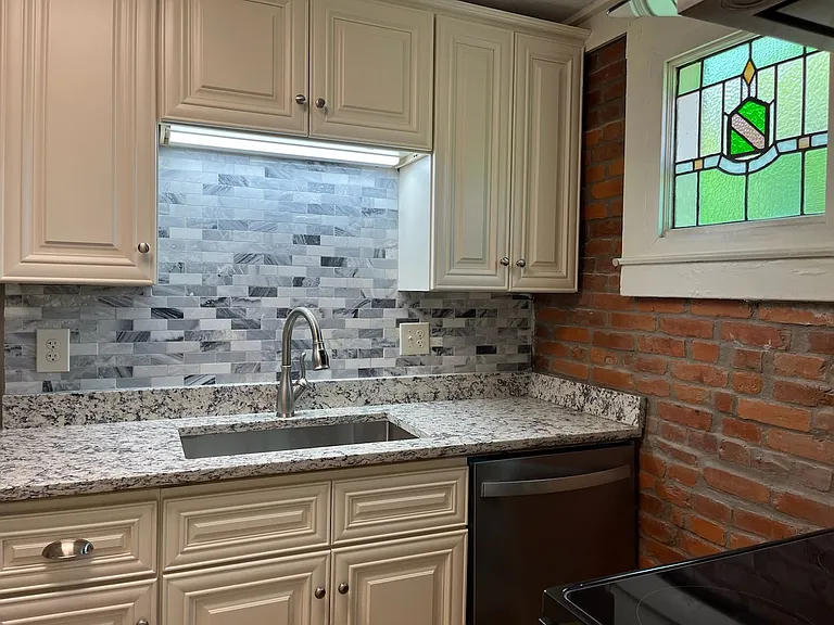 GHP 11-109 W Ormsby — Photo 12