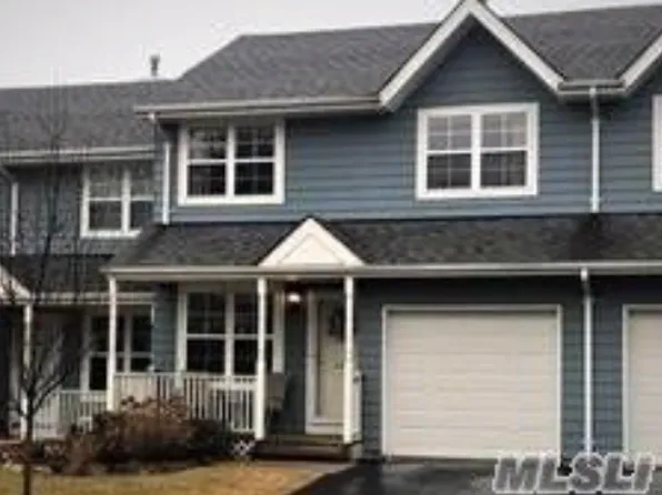 48 Sprucewood Blvd, Central Islip, NY 11722