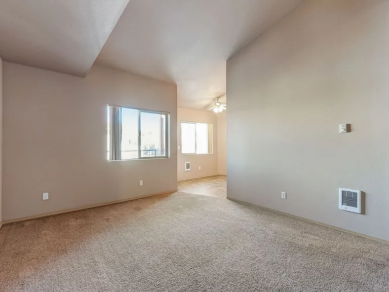 Gateway Village Apartments — Photo 24