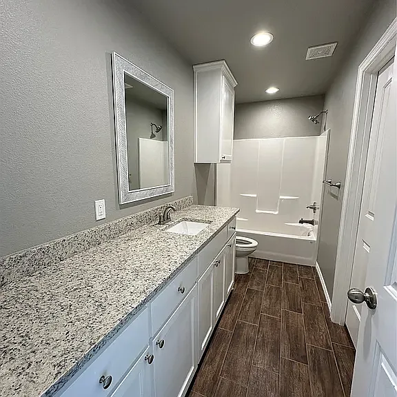 331 E 2nd St #331 — Photo 8