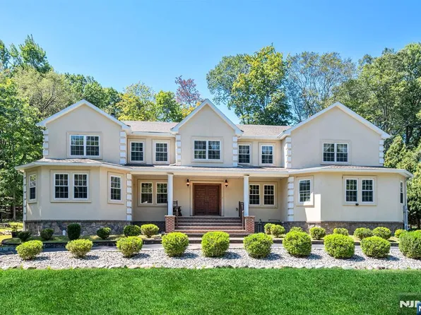 15 Tanglewood Hollow Rd, Upper Saddle River, NJ 07458