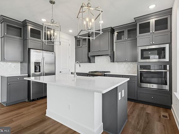 5th image of 851 Merlin Dr