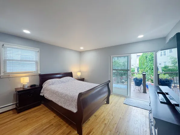 33 W 49th St, Bayonne, NJ 07002