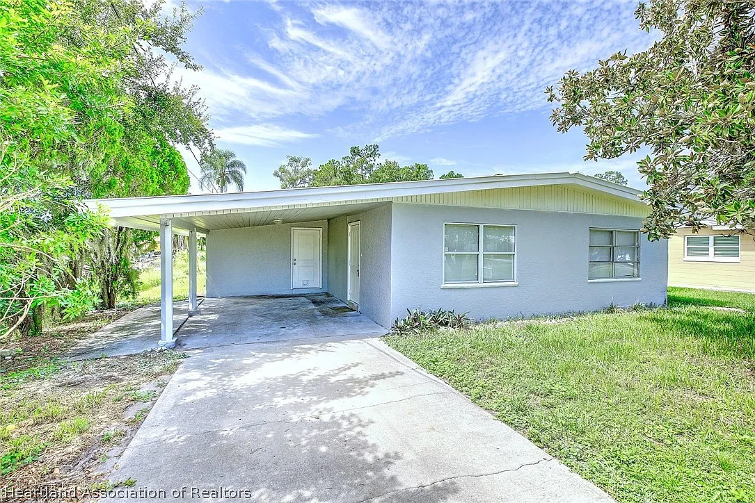 4 bed, 2.0 bath, 1459 sqft, $1,850 — Photo 1
