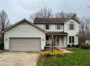 10470 Carrousel Woods Dr, New Middletown, OH 44442