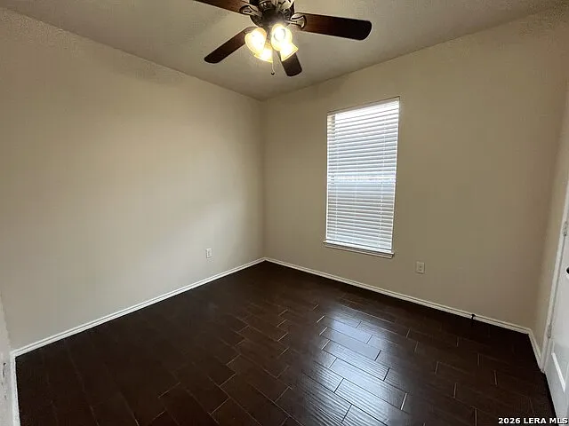 685 Creekside Cir — Photo 12