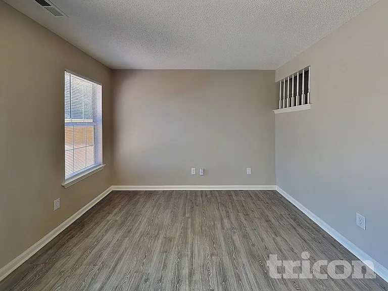 11136 White Stag Dr — Photo 2