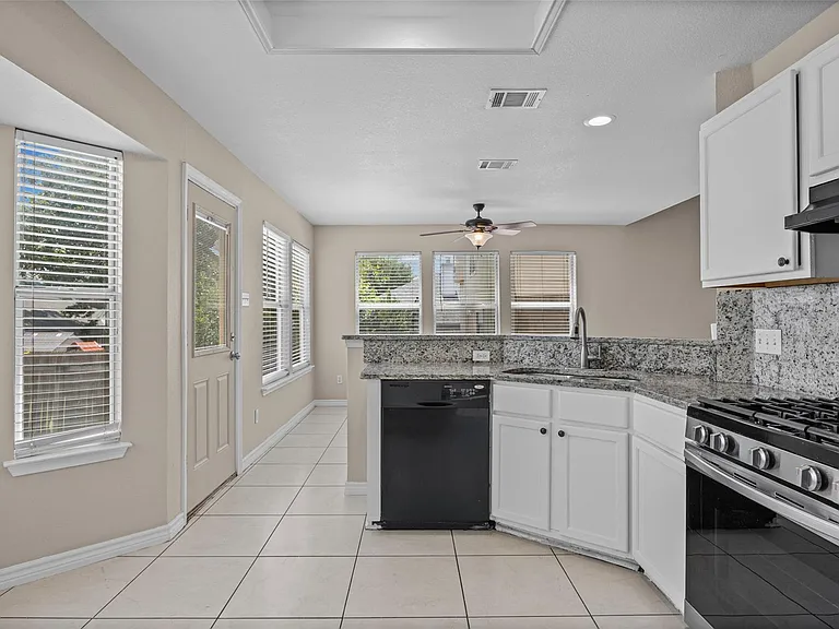 2432 Roundabout Ln — Photo 8