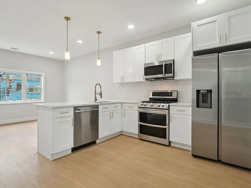 1st image of 13 W 13th St Floor 2