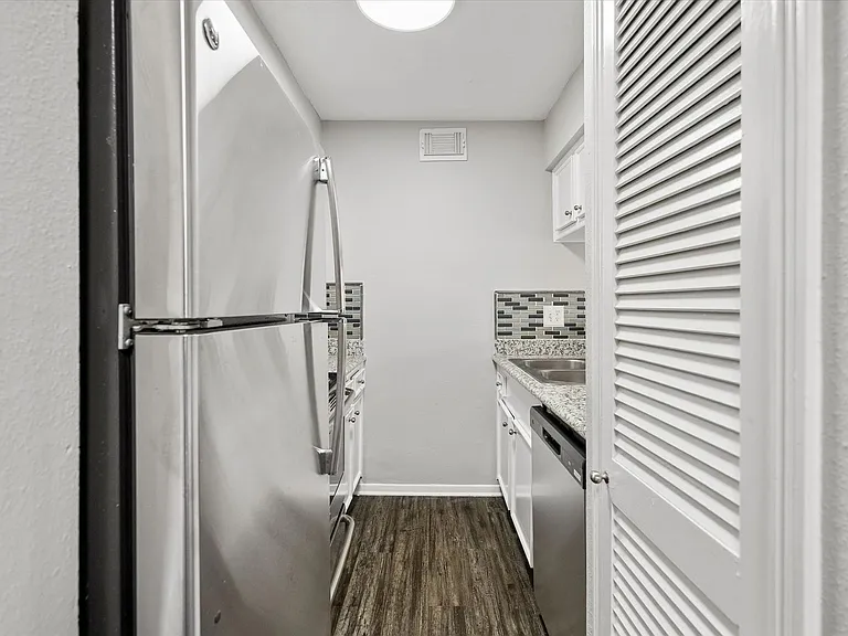 Emerson Street Apartments — Photo 3