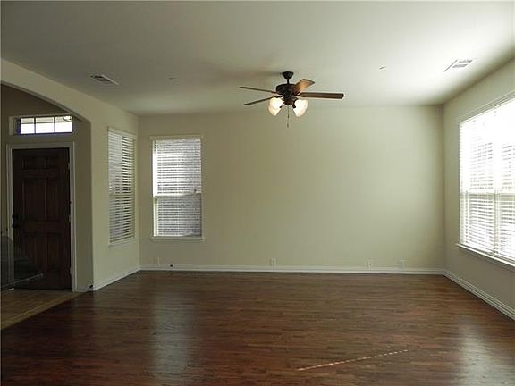 5th image of 1823 Villa Dr