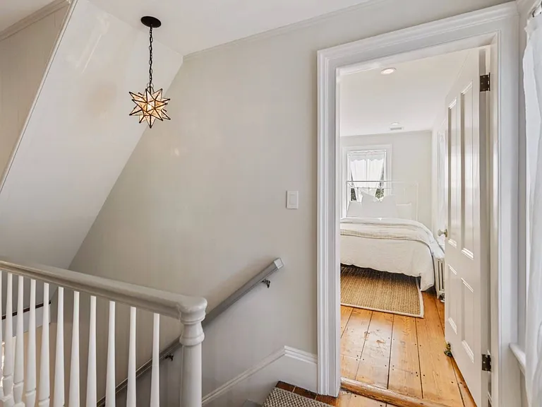 135 Meeting House Ln — Photo 21